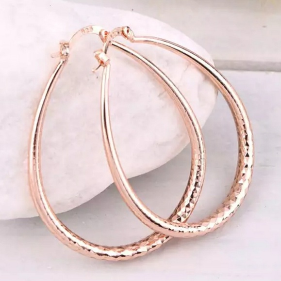 everrealli Jewelry - Pink Rose Gold Hoop Earrings